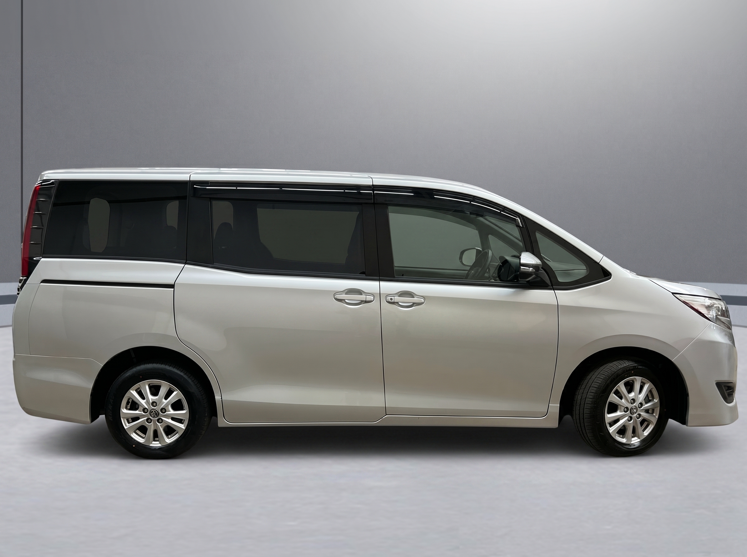 2020 Toyota Noah X vehicle photo photo 7